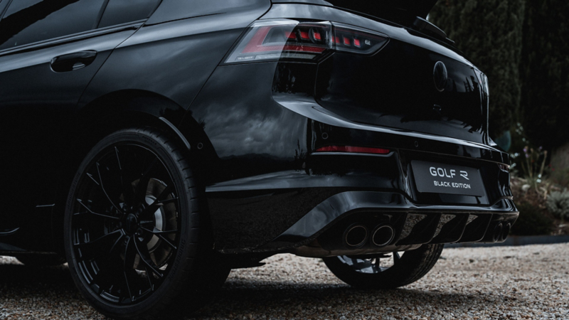 Volkswagen Golf R Black edition exhaust back view 
