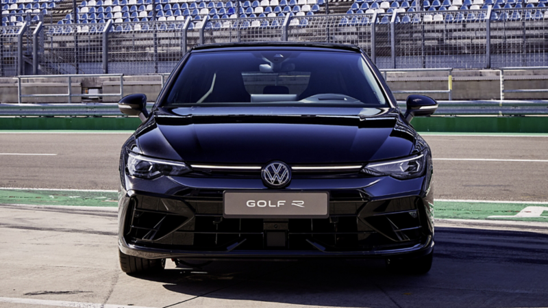 Front view of the Golf R black edition