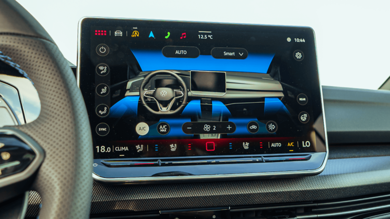 Gros plan de la fonctionnalité de contrôle de température sur l’écran d’infodivertissement