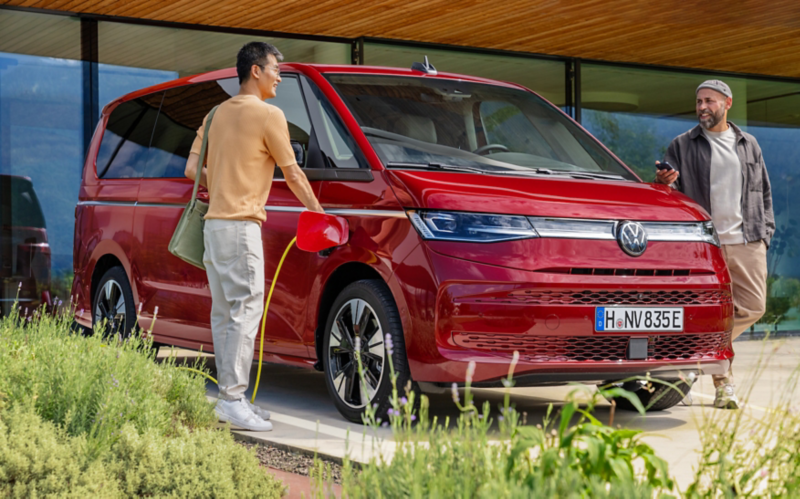 El sistema de navegación de tu Volkswagen muestra las gasolineras y estaciones de carga más cercanas.