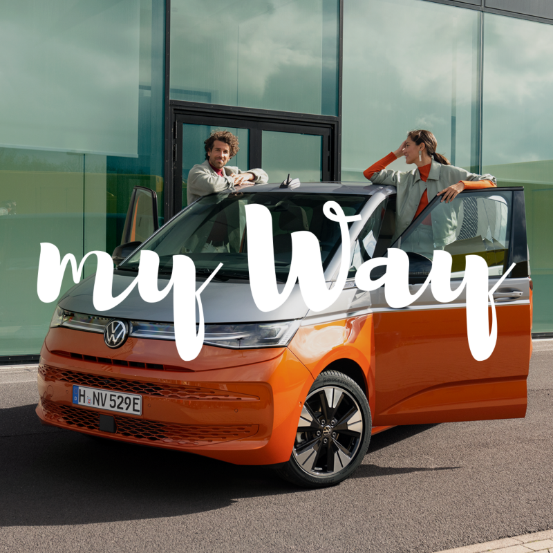 Dos personas saliendo del VW Multivan.