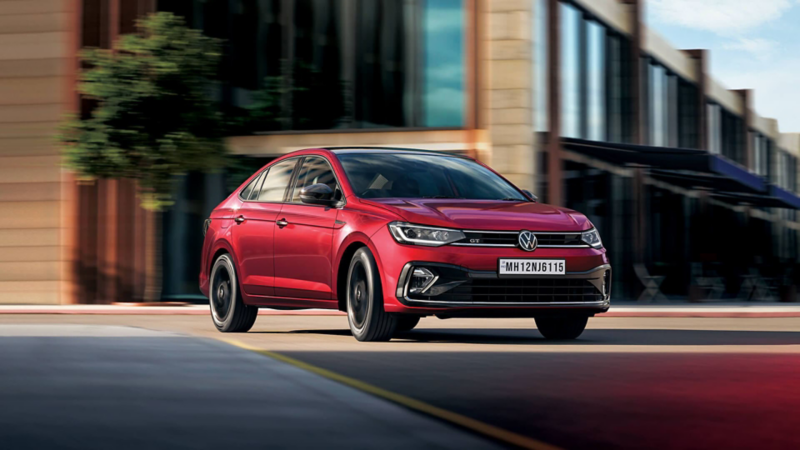 Nuevo Virtus Volkswagen. Sedán 2022 en color rojo.