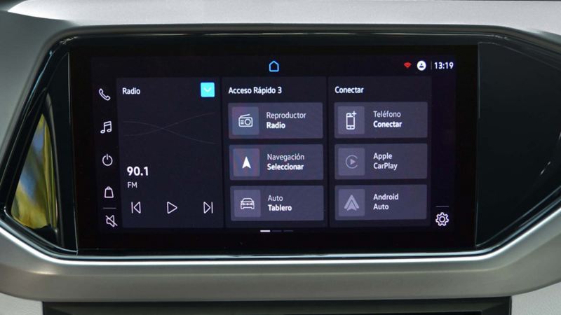 Pantalla en el interior de Volkswagen T-Cross. 