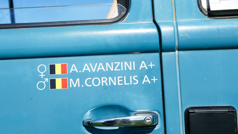 Alison Avanzini och Martin Cornelis har själva renoverat och utrustat bussen