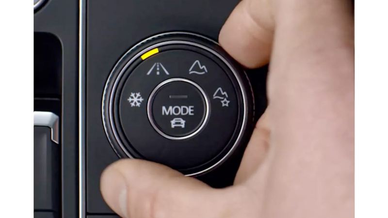 A close up of the 4MOTION® on-road mode dial activated