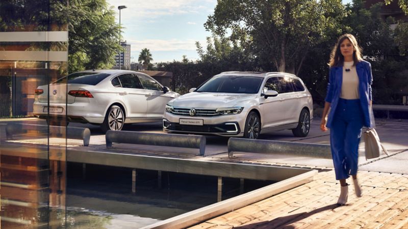 Auto Volkswagen Passat GTE e Passat Variant GTE per flotte aziendali parcheggiate vicine