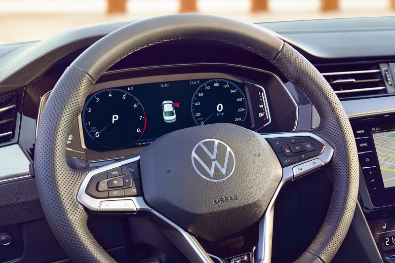 Cockpit numérique de la VW Passat GTE, affichage de l’autonomie