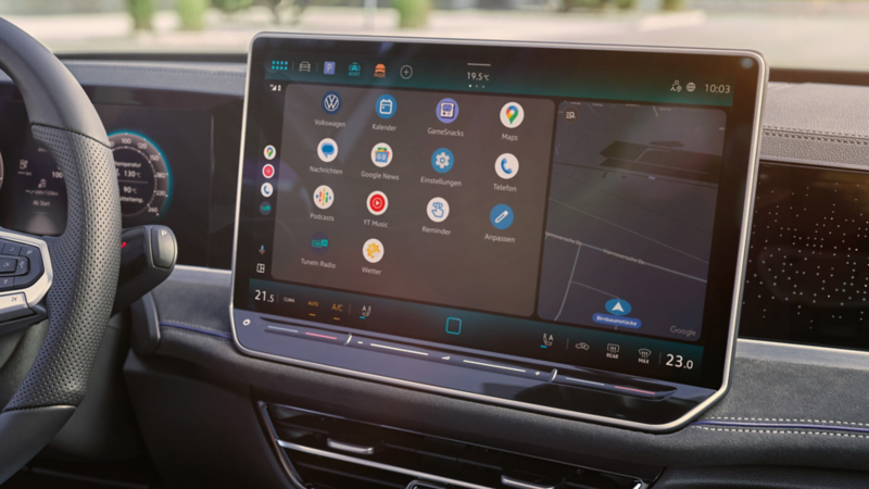 Vue détaillée du cockpit de la Volkswagen Passat. 