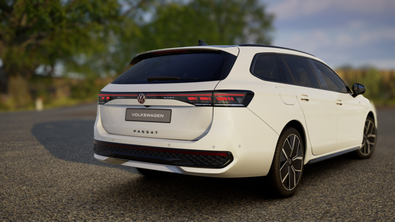 Vue arrière d'une VW Passat blanche.