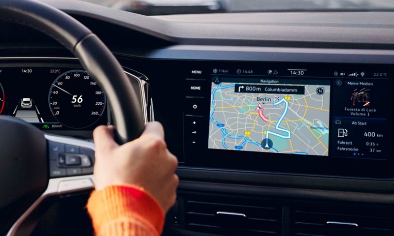 Display til navigationssystemet Discover Pro (ekstraudstyr) i Polo med navigationskort og andre informationer.