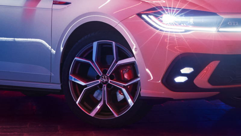 Detailaufnahme der Felge „Faro“ am VW Polo GTI.