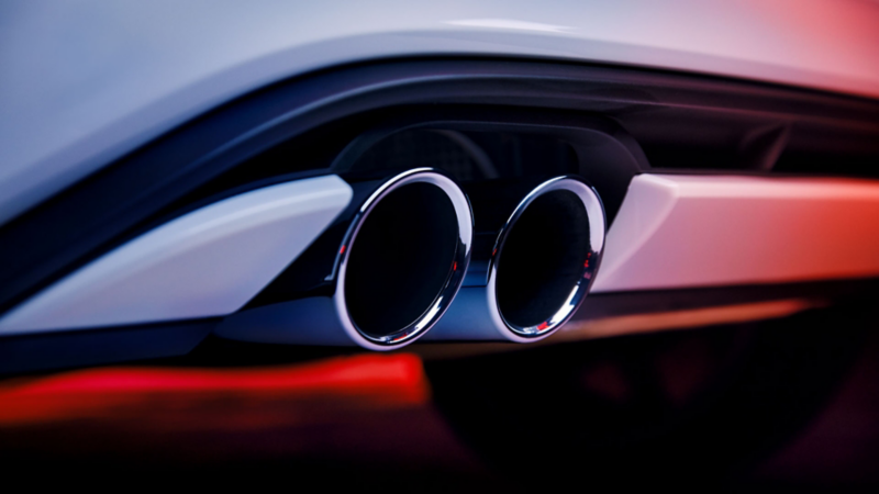 Detailaufnahme der verchromten Abgasendrohre am Heck des Polo GTI.