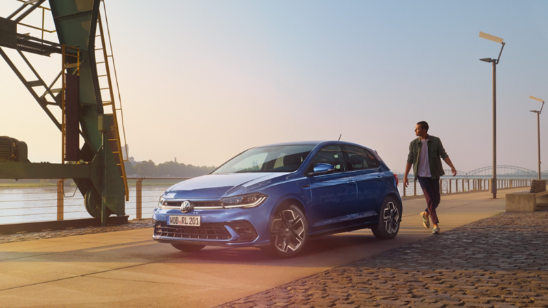 Nouvelle Polo garée sur une place de parking