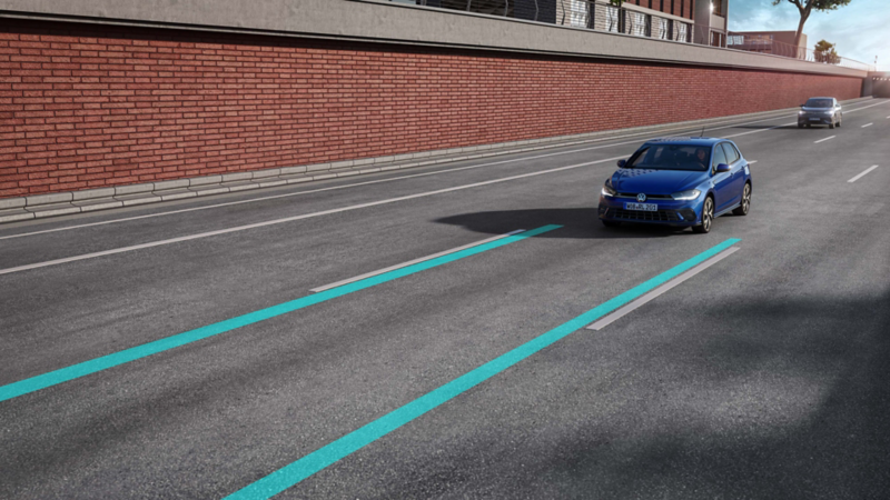 VW Polo on a dual carriageway, graphic representation of the functionality of Lane Assist.