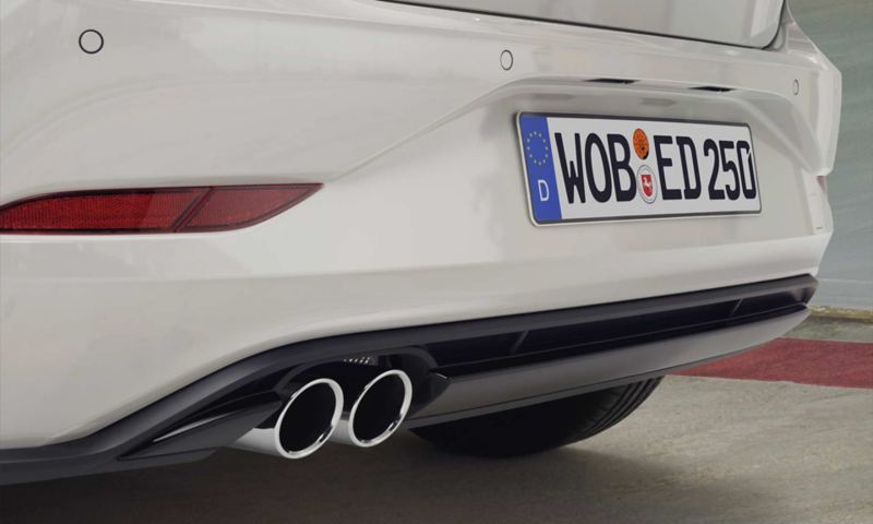 Vista dettagliata della coda della VW Polo GTI Edition 25 con doppio terminale di scarico