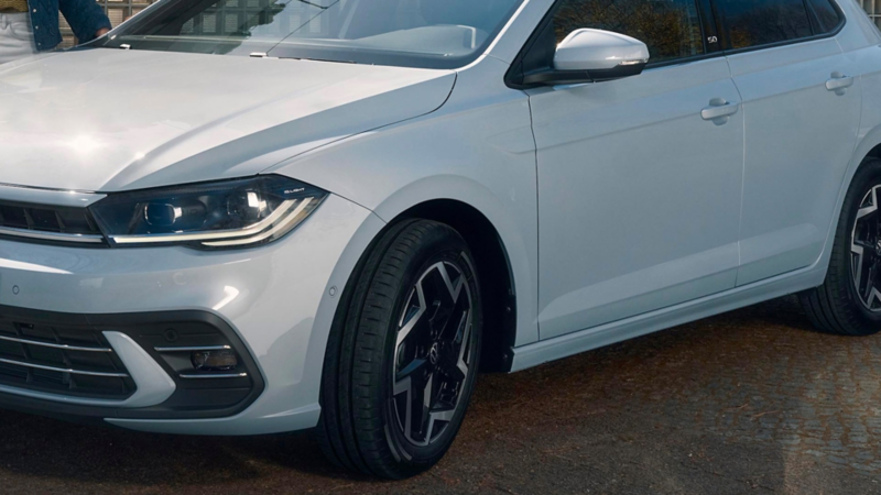 Abbildung zeigt VW Polo Edition 50 schräg von vorne
