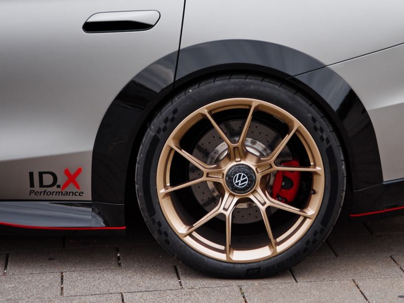 Ansicht auf Räder und Reifen des ID.X Performance.