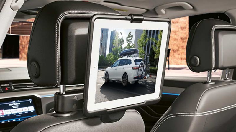 Porta tablet originale Volkswagen per Nuova Passat. Disponibile per Apple iPad 2-4, Apple iPad Air 1/2, Apple iPad Mini.