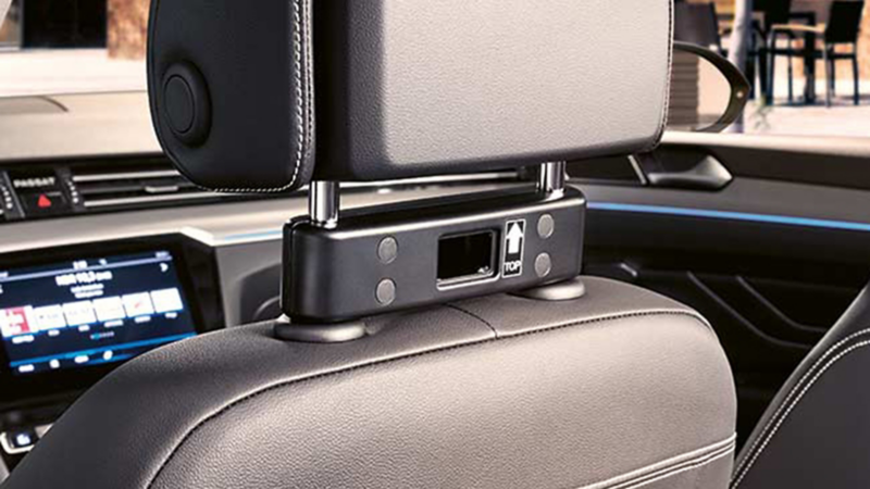 Modulo base originale Volkswagen per Nuova Passat. Necessario per il montaggio di tutti gli accessori del sistema "Viaggio & Comfort" Volkswagen.