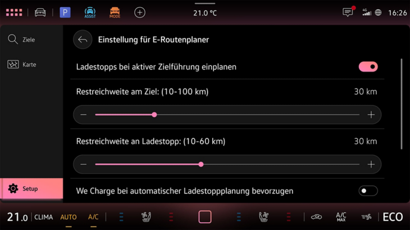 E-Routenplaner-Screen in einem VW Elektrofahrzeug mit den verfügbaren Einstellungsmöglichkeiten.