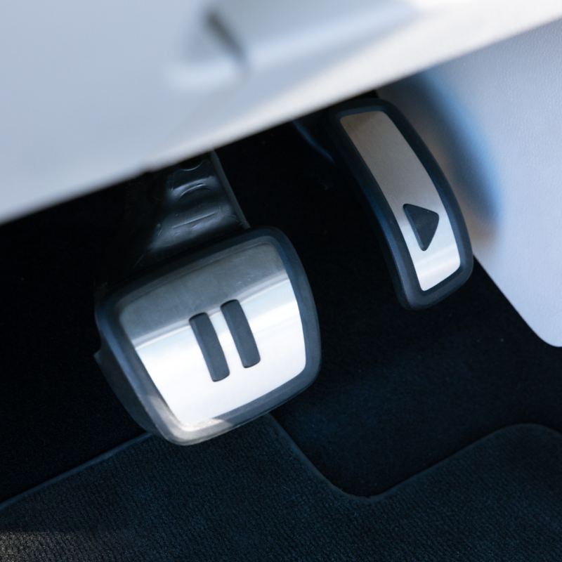 A close-up shot of the accelerator and brake pedals in the Volkswagen ID. Buzz 2025