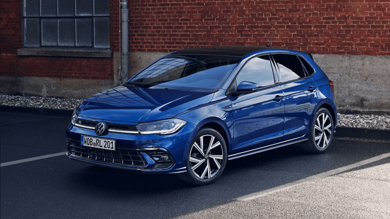 Niebieski Volkswagen Polo w wersji rline plus