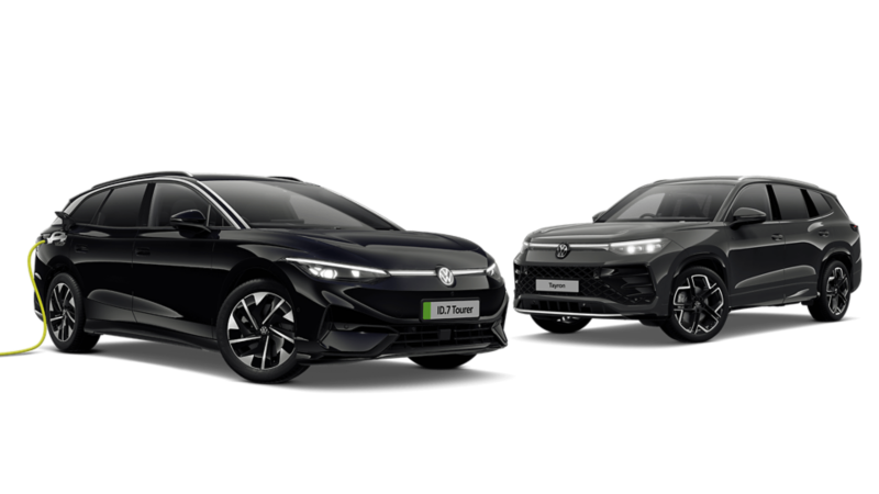 Three-quarter front view of an ID.7 Tourer and Tayron on a transparent background