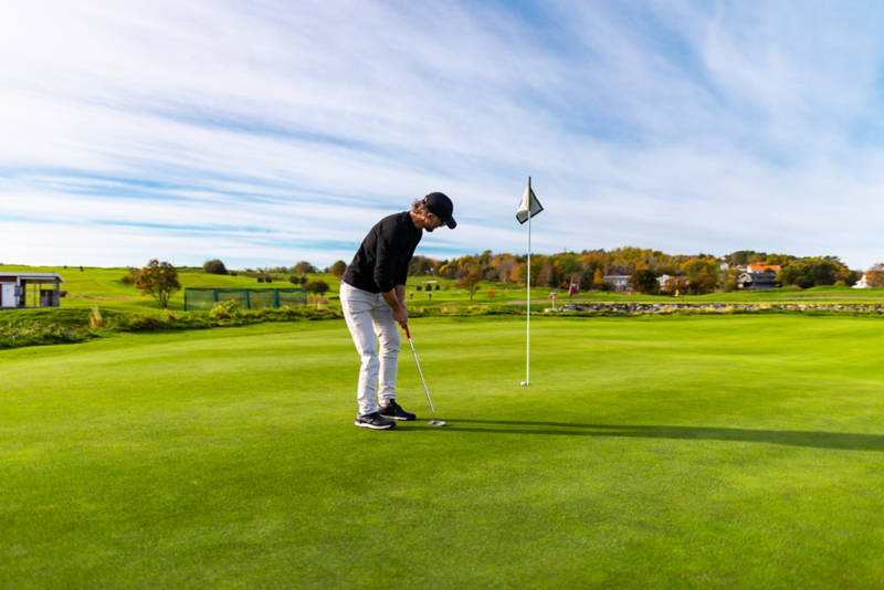 Filip Lindkvist spelar golf