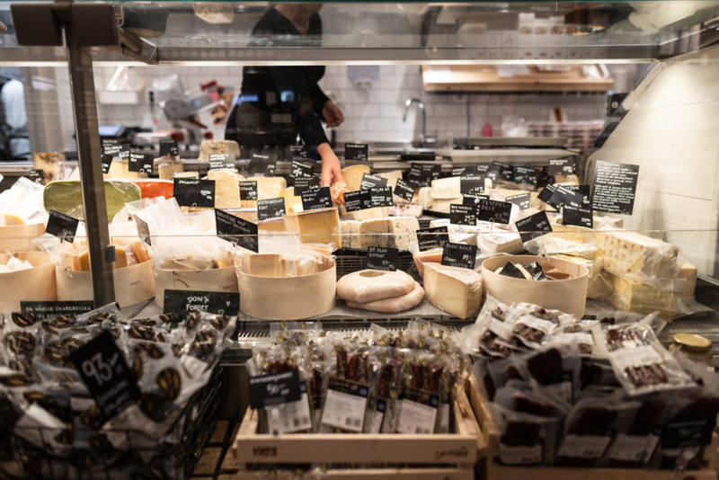 I charkdisken hos Tunnbröd deli