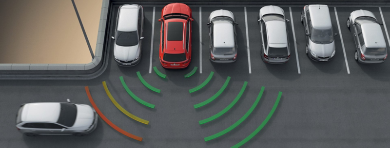 Hệ thống cảnh báo phương tiện cắt ngang khi lùi.