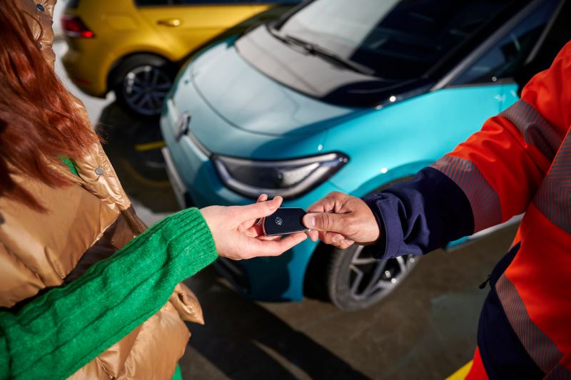 Roadside Assistance handing over keys to a customer