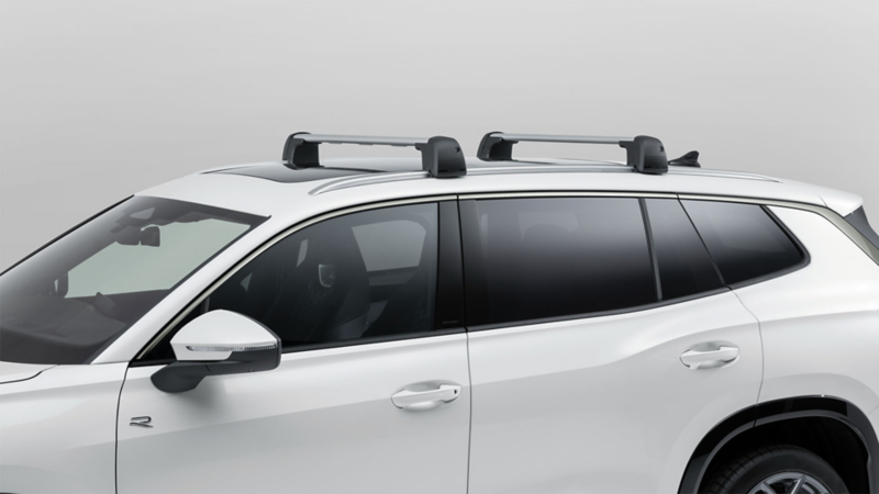 Door sill protection film from VW Accessories in the entry area of a VW Tayron