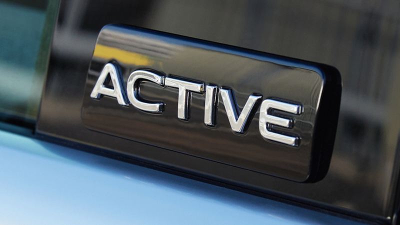 VW ACTIVE Sondermodelle Plakette an der Tür eines VW ACTIVE Modells. 