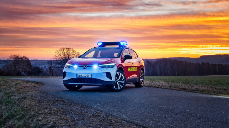 VW Rettungsfahrzeug auf einer Straße