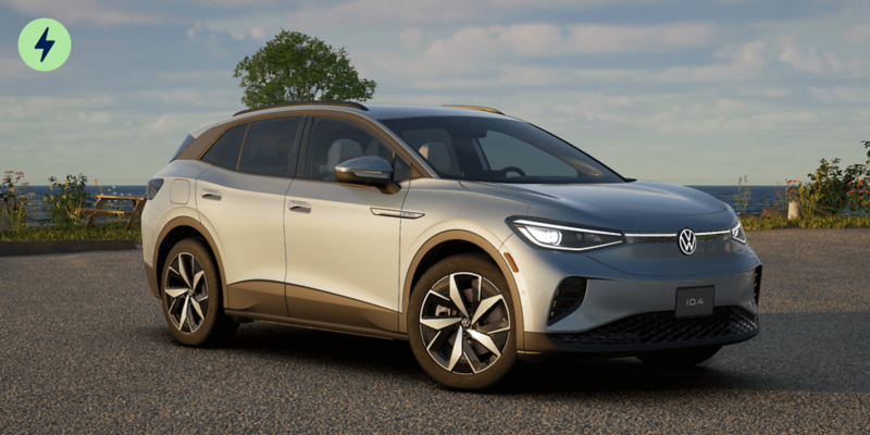Vue extérieure de l’ID.4 Pro S AWD Ice Grey Metallic garée près de la mer.