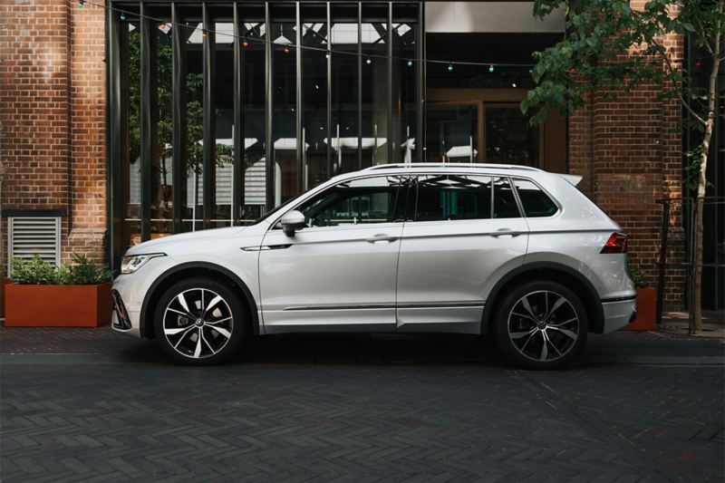 Side view of the Volkswagen Tiguan 