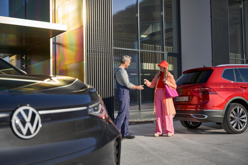 Customer arriving for their Volkswagen Service 