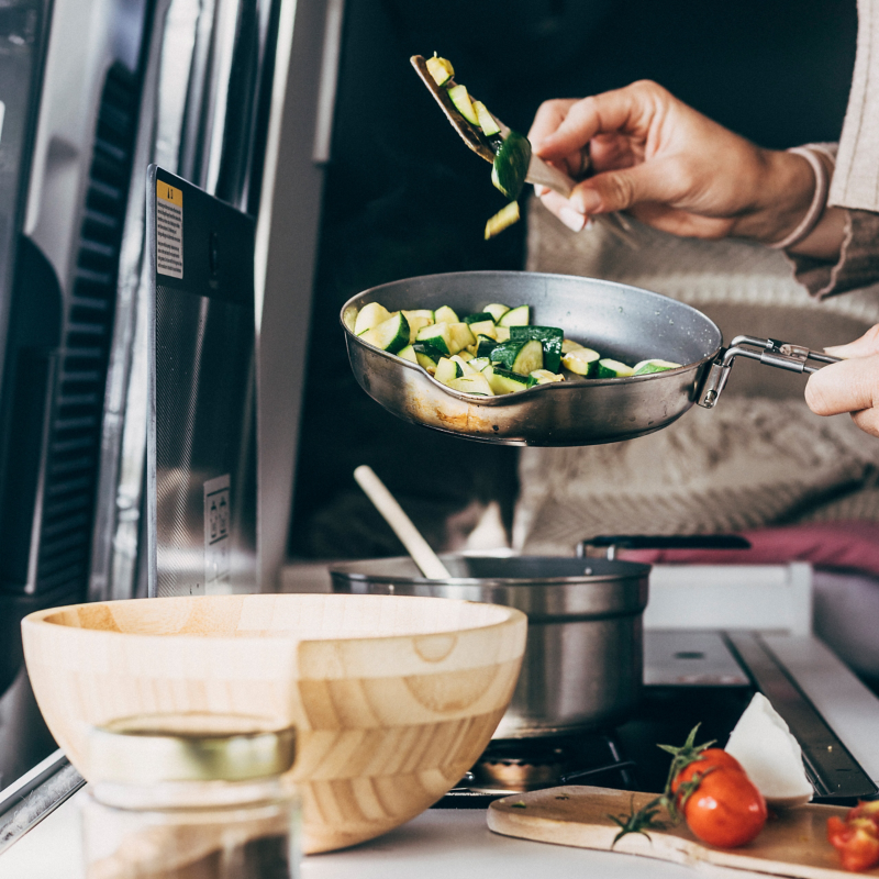 Magazine California, tout sur la Van life VW cuisine