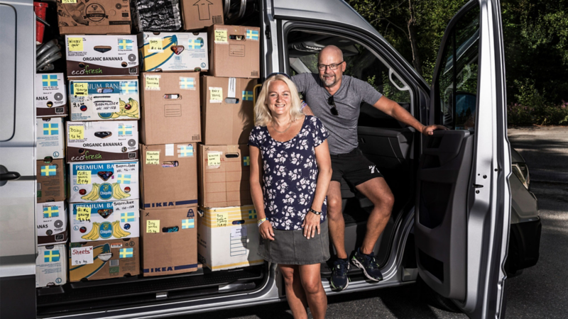 Susanne och Danne Stattin med en fullastad Crafter på väg till Moldavien