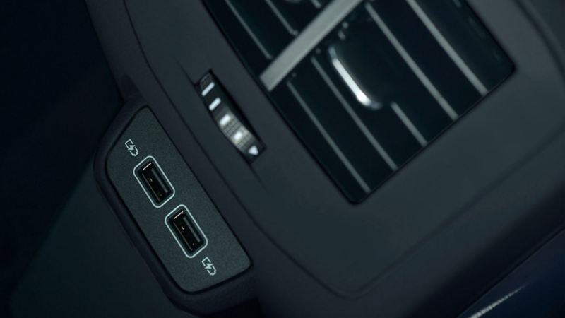 Ventilas de aire acondicionado de T Cross Volkswagen y entradas USB para conectar celulares.