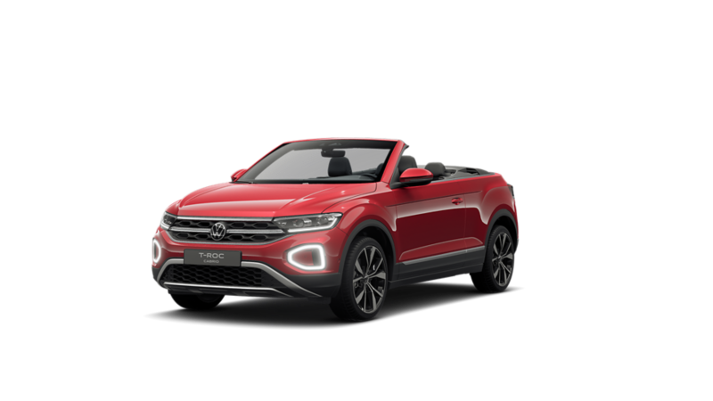 Ein rotes, freigestelltes VW T-Roc Cabriolet von schräg vorne