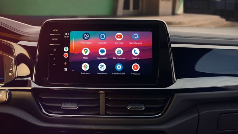 Interiøret i VW T-Roc, nærbillede af infotainmentsystemet Discover Pro med aktiveret App-Connect