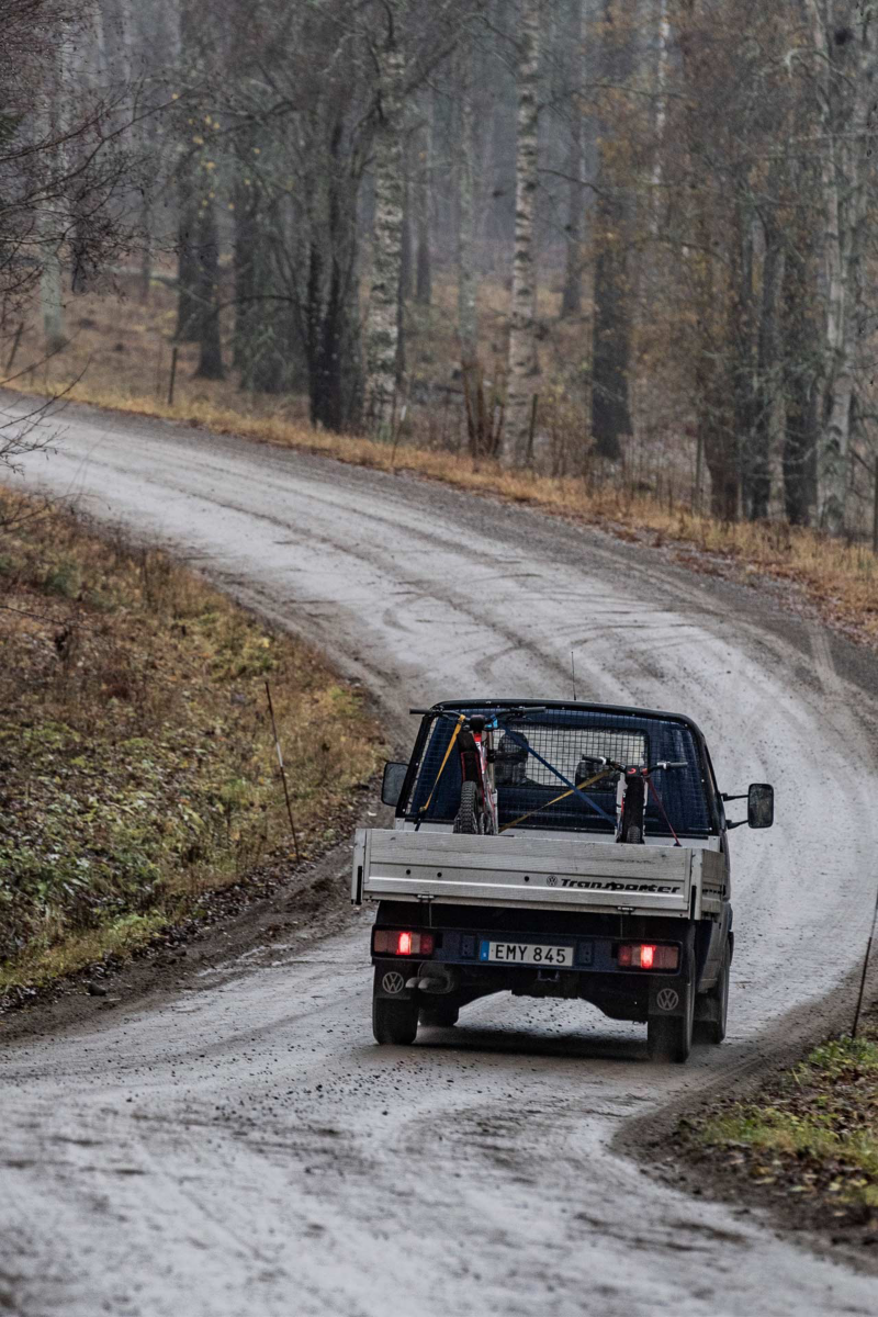 VW Transporter på grusvägarna mot Stråssa Gruva