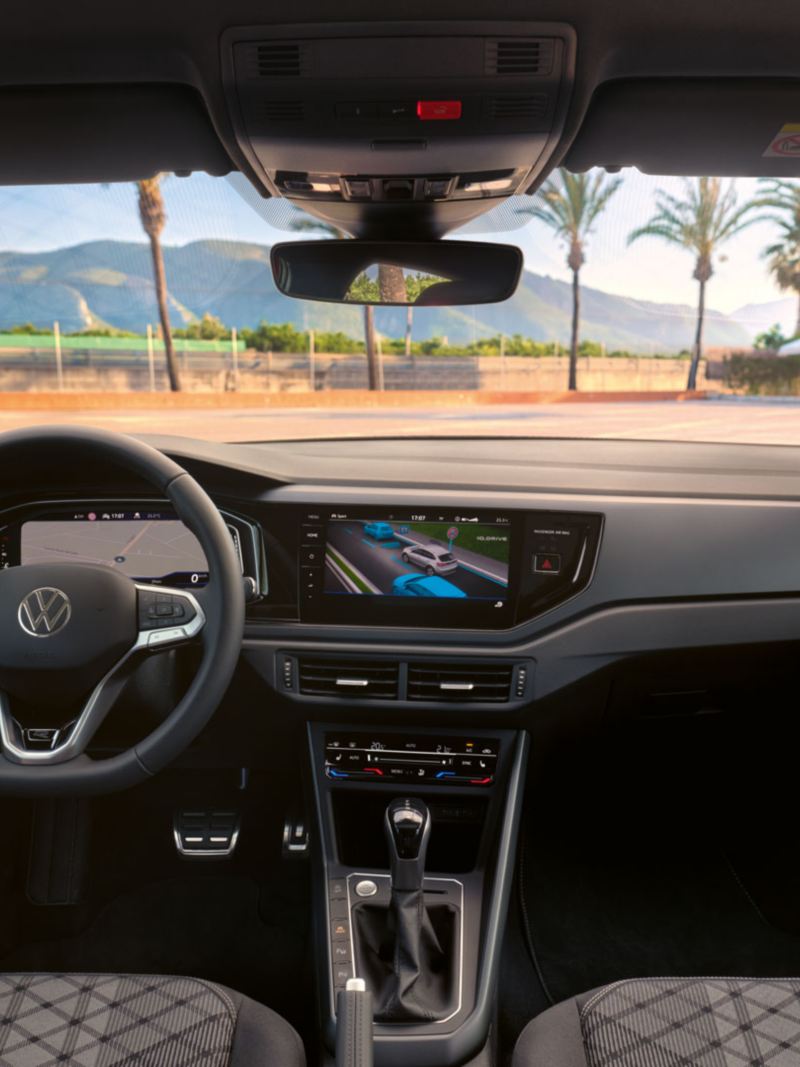 VW Taigo Interieur: Ansicht des kompletten Cockpits und der Vordersitze