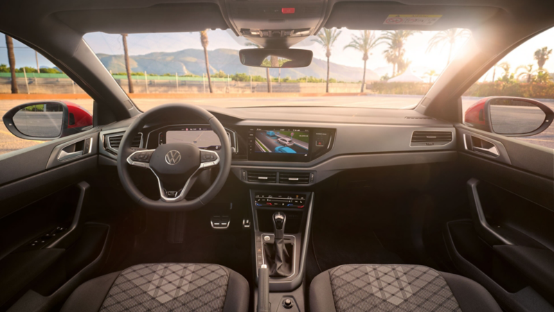 VW Taigo Interieur: Ansicht des kompletten Cockpits und der Vordersitze.