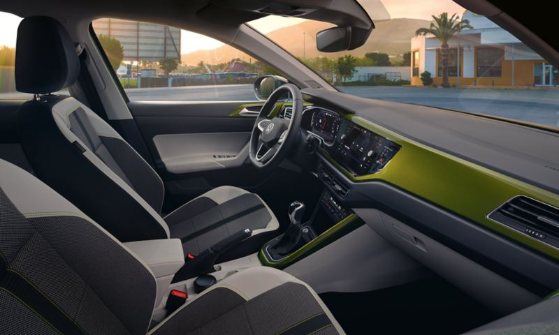Intérieur de la VW Taigo Style : vue dans le poste de conduite avec pack Design Visual Green en option