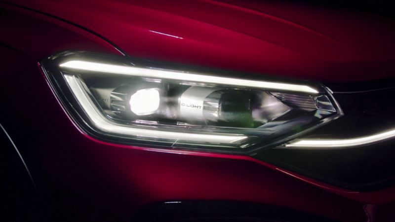 VW Taigo widok od przodu, detal: reflektor
