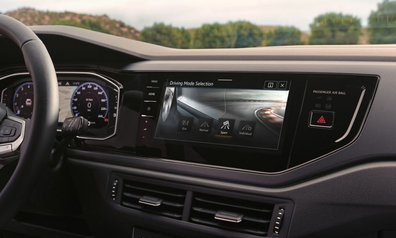 Kabinen i VW Taigo: Du kan se køreprofilvalget på infotainmentsystemets skærm