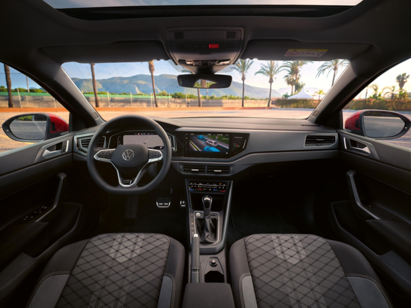 Interni VW Taigo: vista completa dell'abitacolo e dei sedili anteriori