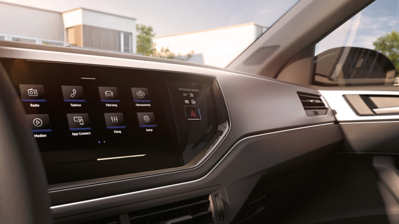 Beifahrerseite eines VW Taigo ENERGY mit Ambientebeleuchtung im Innenraum.